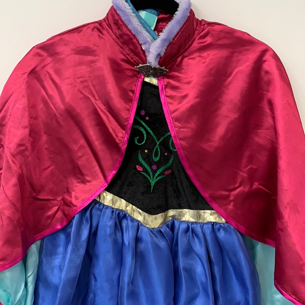 Authentic Disney store Anna Frozen costume and cape like new sz7/8